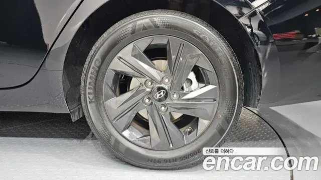Hyundai The New Avante Hybrid 2021 — Photo 23/30