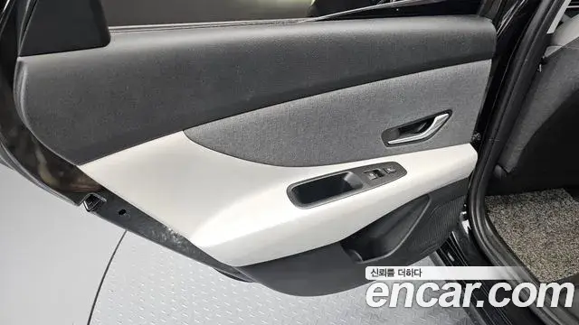 Hyundai The New Avante Hybrid 2021 — Photo 15/30