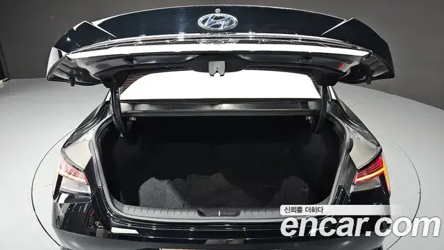 Hyundai The New Avante Hybrid 2021 — Photo 12/30
