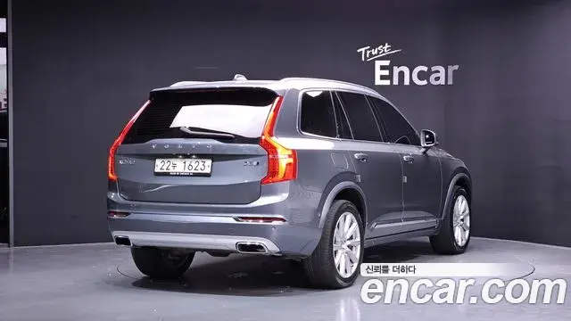 Volvo XC90 2019 — Фото 1/20