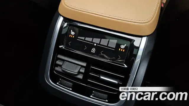 Volvo XC90 2019 — Фото 17/20