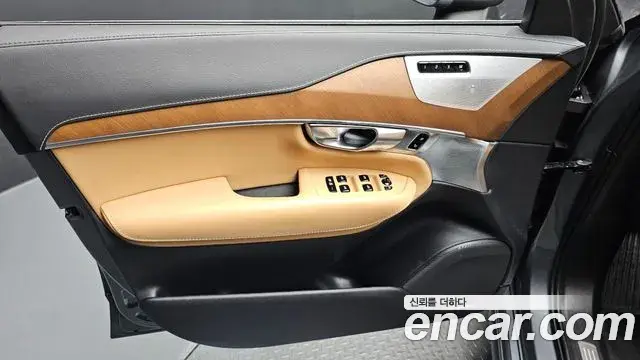 Volvo XC90 2019 — Şəkil 26/35