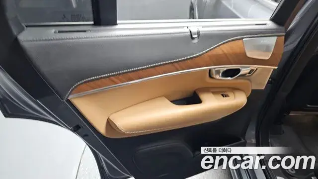 Volvo XC90 2019 — Şəkil 16/35