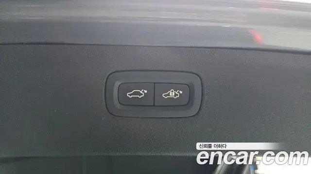 Volvo XC90 2019 — Şəkil 25/35