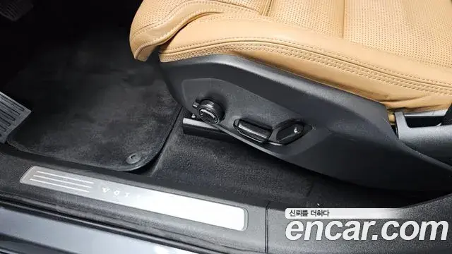 Volvo XC90 2019 — Şəkil 34/35