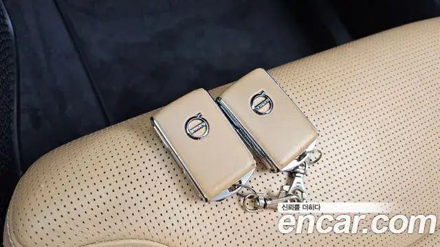 Volvo XC90 2019 — Şəkil 35/35