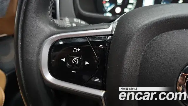 Volvo XC90 2019 — Şəkil 14/35