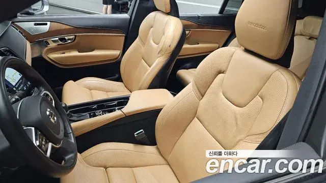 Volvo XC90 2019 — Şəkil 33/35