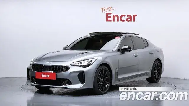 Kia Stinger 2023 — Фото 1/20