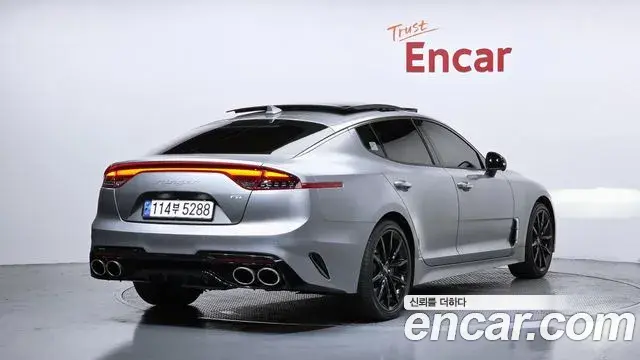 Kia Stinger 2023 — Фото 2/20