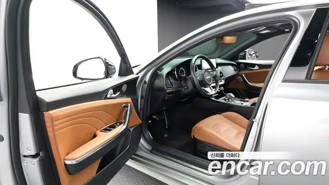 Kia Stinger 2023 — Фото 10/20