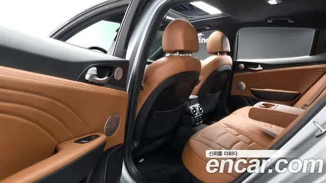 Kia Stinger 2023 — Фото 11/20