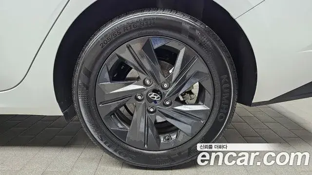 Hyundai The New Avante Hybrid 2022 — Photo 27/30