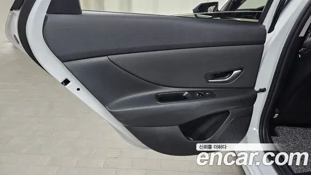 Hyundai The New Avante Hybrid 2022 — Photo 14/30