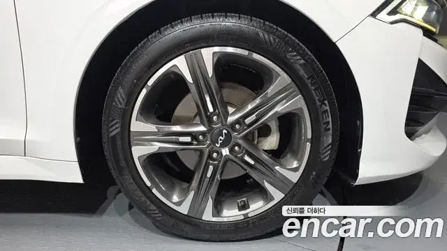 Kia K5 2022 — Şəkil 13/34