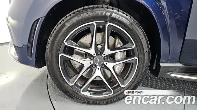 Mercedes-Benz GLE-Class 2021 — Photo 1/37