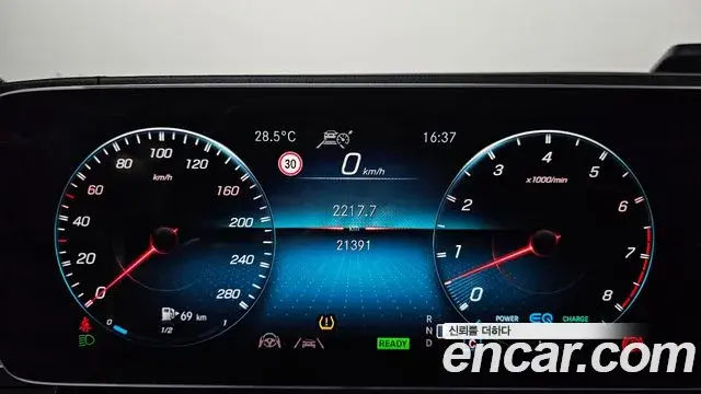 Mercedes-Benz GLE-Class 2021 — Photo 23/37
