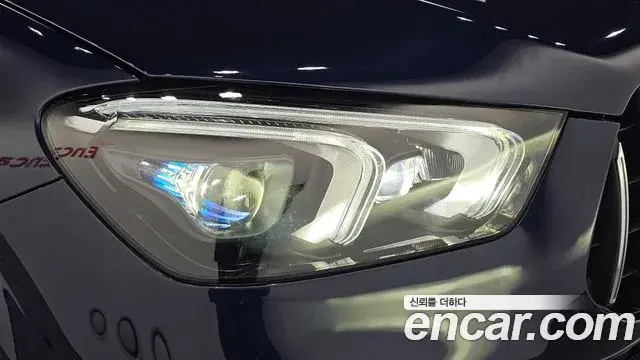 Mercedes-Benz GLE-Class 2021 — Photo 25/37