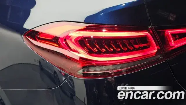 Mercedes-Benz GLE-Class 2021 — Photo 9/37