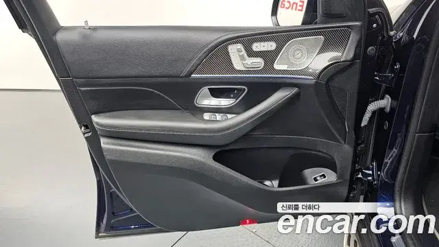 Mercedes-Benz GLE-Class 2021 — Photo 12/37