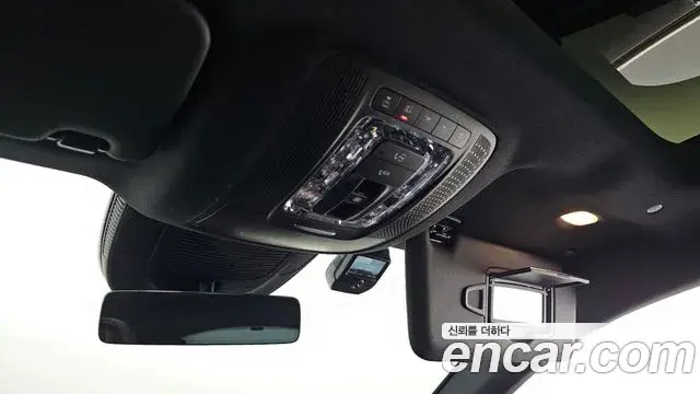 Mercedes-Benz GLE-Class 2021 — Photo 31/37