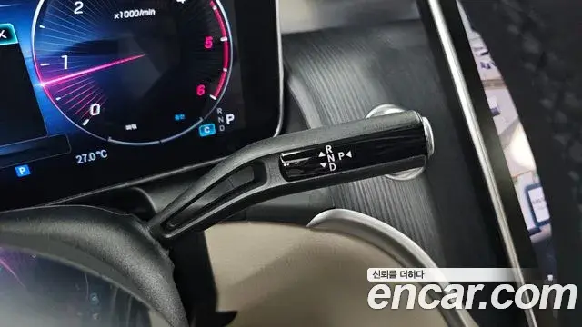 Mercedes-Benz GLC-Class 2024 — Photo 9/20