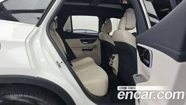 Mercedes-Benz GLC-Class 2024 — Photo 12/20