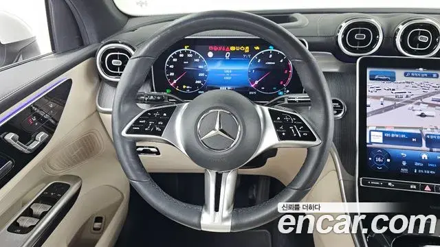 Mercedes-Benz GLC-Class 2024 — Photo 13/20