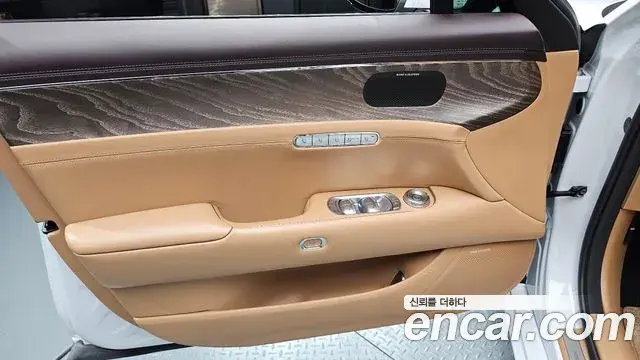 Genesis G90 2022 — Şəkil 28/38