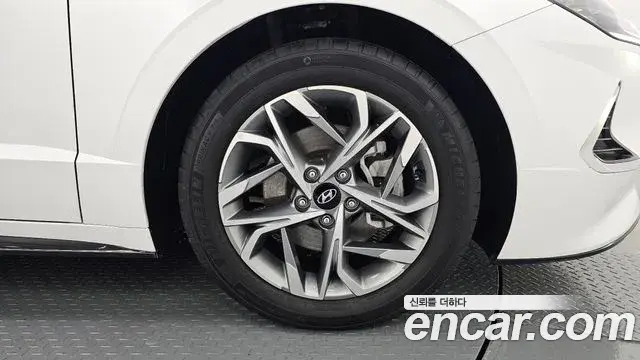 Hyundai Sonata Hybrid 2019 — Photo 24/30