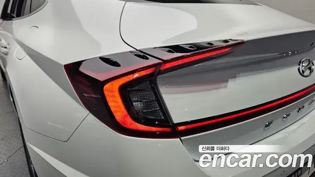 Hyundai Sonata Hybrid 2019 — Photo 20/30