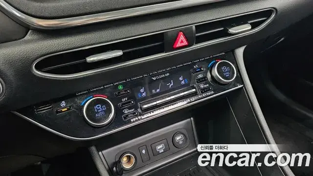 Hyundai Sonata Hybrid 2019 — Photo 2/30