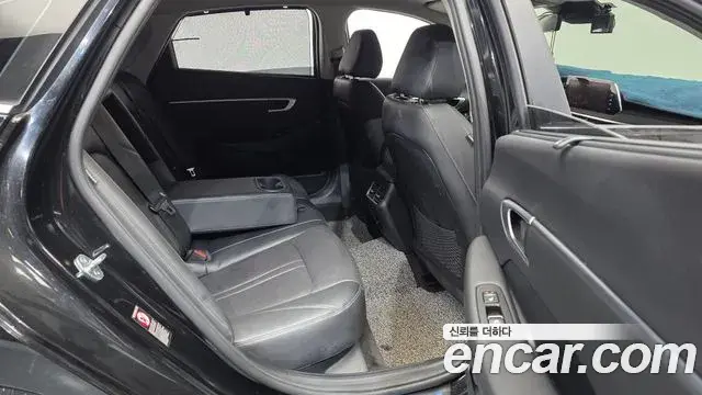 Hyundai Sonata Hybrid 2021 — Photo 14/30
