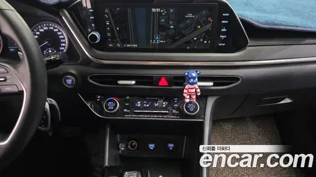 Hyundai Sonata Hybrid 2021 — Photo 24/30