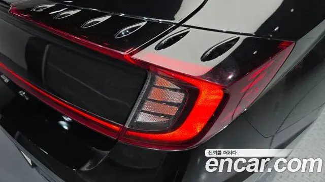 Hyundai Sonata Hybrid 2021 — Photo 18/30