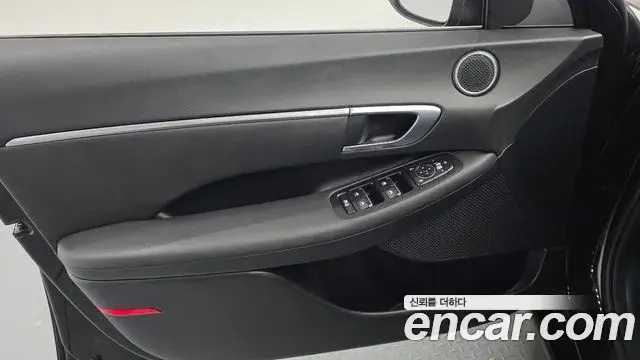 Hyundai Sonata Hybrid 2021 — Photo 9/30