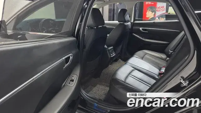 Hyundai Sonata Hybrid 2021 — Photo 17/30