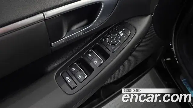 Hyundai Sonata Hybrid 2021 — Photo 1/30