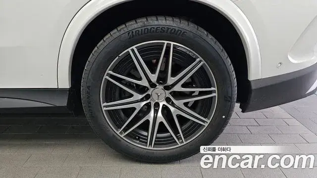Mercedes-Benz GLC-Class 2025 — Photo 30/33