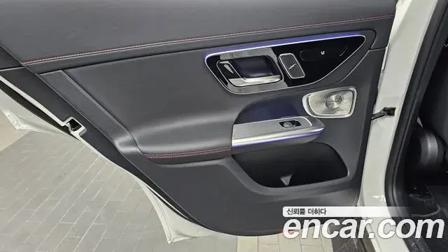 Mercedes-Benz GLC-Class 2025 — Photo 22/33