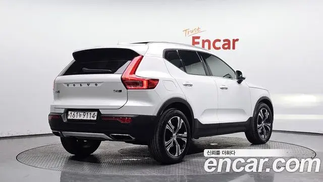 Volvo XC40 2020 — ფოტო 3/30