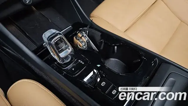 Volvo XC40 2020 — ფოტო 12/30