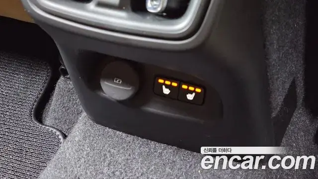 Volvo XC40 2020 — ფოტო 23/30