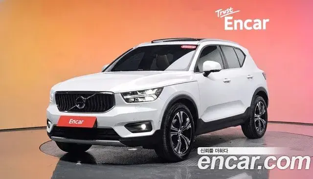 Volvo XC40 2020 — ფოტო 7/30