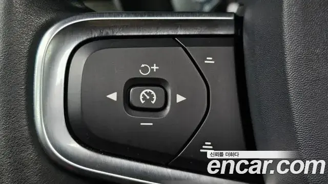 Volvo XC40 2020 — ფოტო 5/30