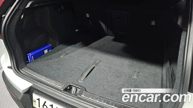 Volvo XC40 2020 — ფოტო 15/30