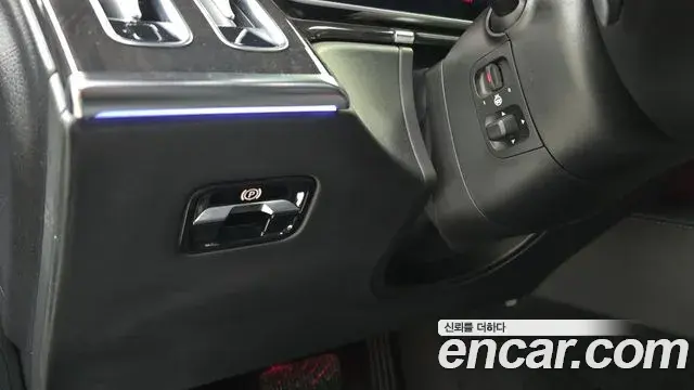 Mercedes-Benz S-Class 2021 — Photo 10/32