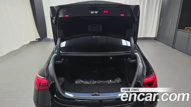 Mercedes-Benz S-Class 2021 — Photo 8/32
