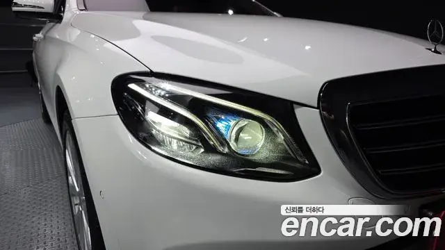 Mercedes-Benz E-Class 2019 — Photo 29/30
