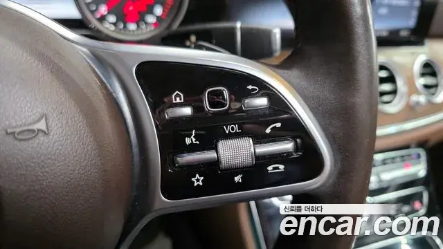 Mercedes-Benz E-Class 2019 — Photo 25/30